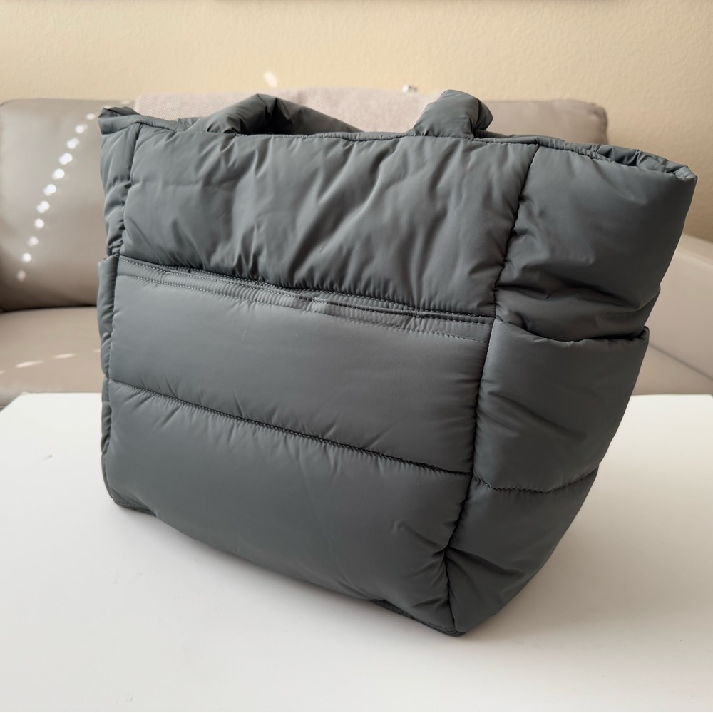 NWOT Thacker Cloud Escape Tote in Sold-out Color